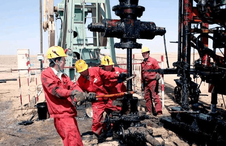 石油開采消泡劑應(yīng)用場景圖